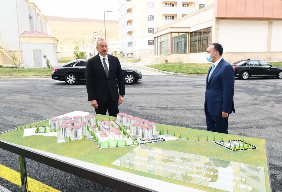 Präsident Ilham Aliyev nimmt an Zeremonie zur Übergabe von Wohnungen und Autos an Märtyrerfamilien und Kriegsinvaliden teil VIDEO