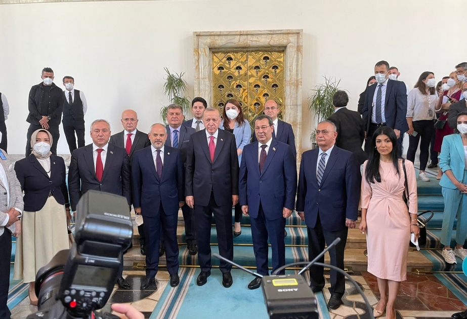 Präsident Recep Tayyip Erdogan trifft aserbaidschanische Parlamentsdelegation