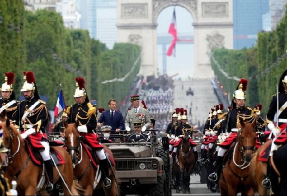 Francia celebra su Fiesta Nacional preparándose para las nuevas restricciones