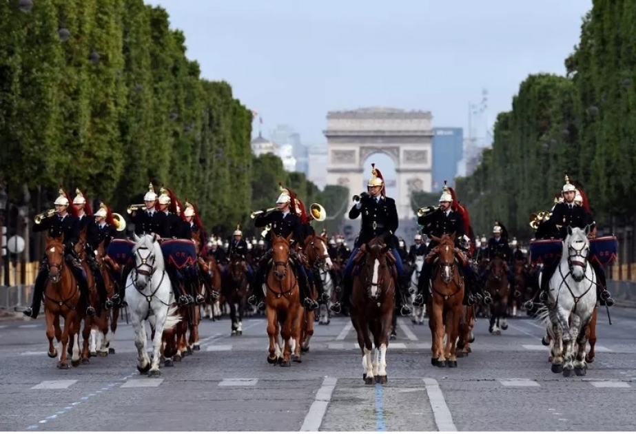 Fransa milli bayramını - Bastiliyanın alınması gününü qeyd edib