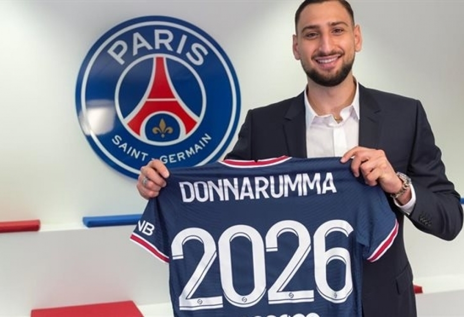 Le footballeur Gianluigi Donnarumma signe un contrat avec le Paris Saint-Germain
