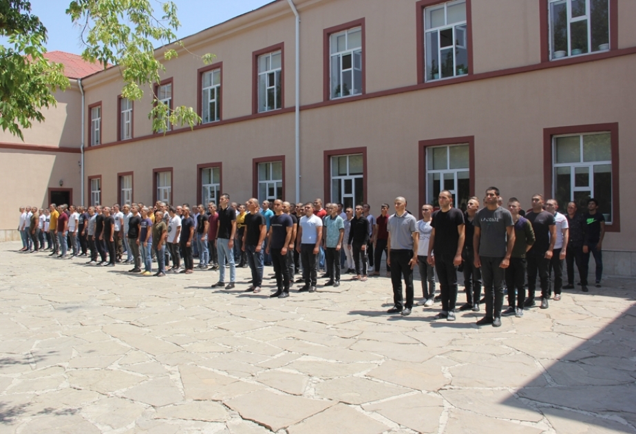 Naxçıvanda çağırışçılar müddətli həqiqi hərbi xidmətə yola salınırlar