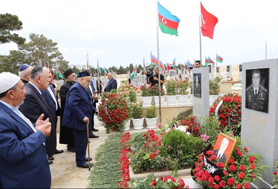 Azərbaycandakı konfessiya rəhbərləri şəhid Polad Həşimovun və İlqar Mirzəyevin məzarlarını ziyarət ediblər