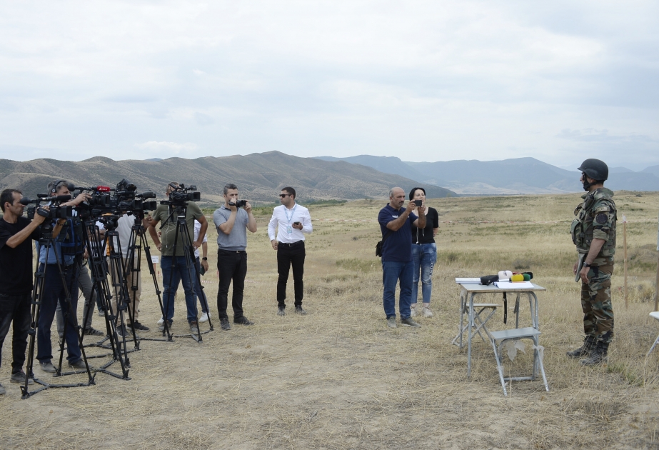 La zona del embalse de Khachinchay en Aghdam está siendo limpiada de minas