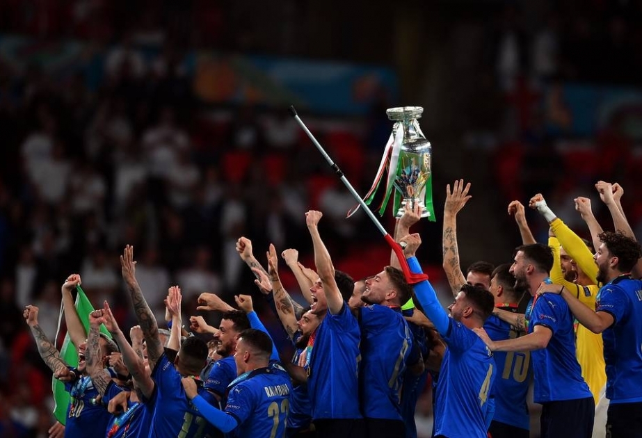 Футболистов сборной Италии наградили орденом за победу на чемпионате Европы