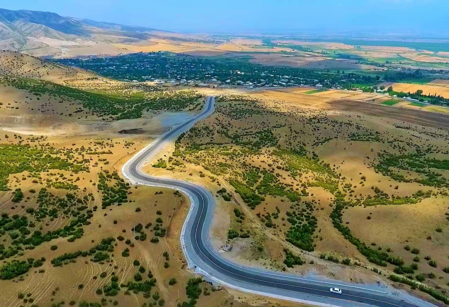 Şəki və Yevlaxda 19 kilometrlik 4 kəndin yolu yenidən qurulub VİDEO