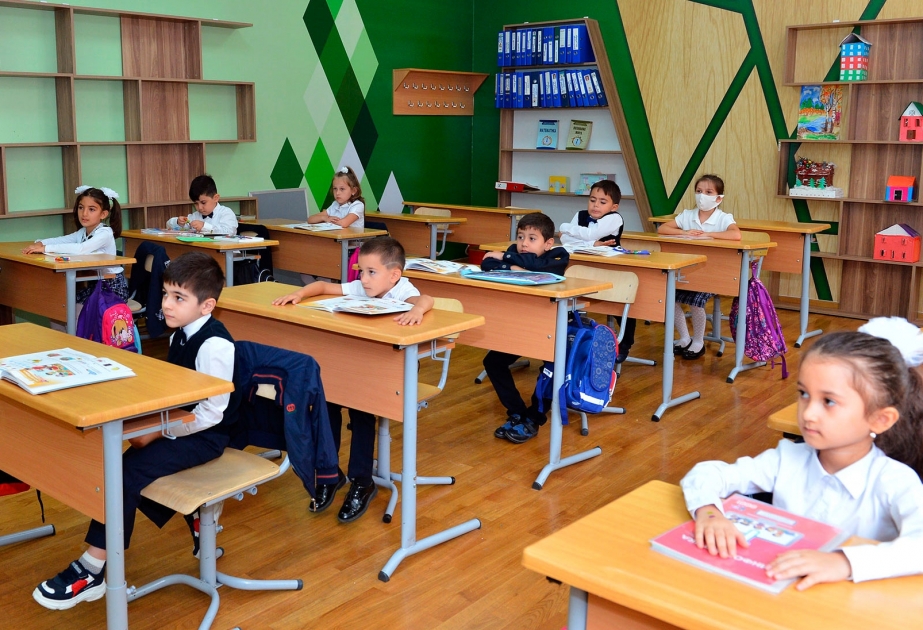 Təhsil Nazirliyi: Rus bölməsi üzrə I siniflərə müəllim seçiminin vaxtı dəyişdirilib