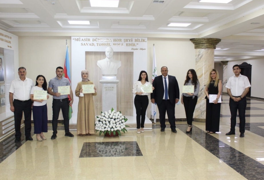 Bakı Slavyan Universitetinin məzunlarına “Yüksək öyrənmə nəticələrinə” görə təşəkkürnamələr təqdim edilib