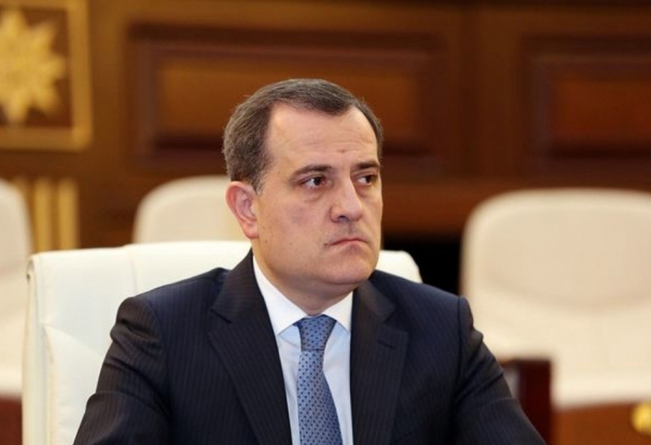 El Canciller de Azerbaiyán expresa sus condolencias a Pakistán por las víctimas del grave accidente de autobús