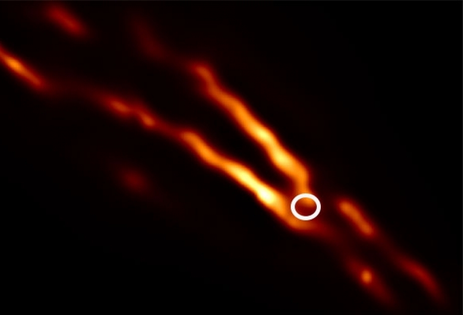 Astronomlar Sentavr A qalaktikasında qara dəlik tullantılarının dəqiq şəklini çəkiblər