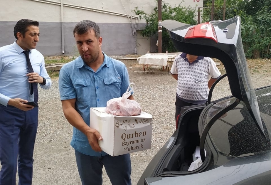 Gəncədə şəhid ailələrinə qurban əti paylanılıb