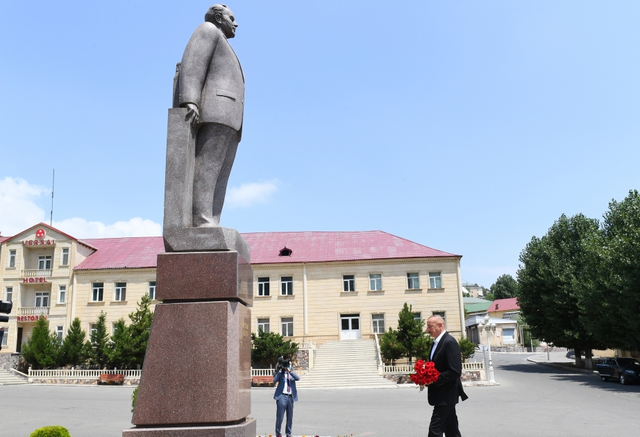 Präsident Ilham Aliyev im Rayon Daschkasan eingetroffen VIDEO