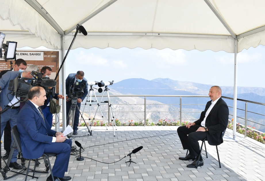 Prezident İlham Əliyev Daşkəsəndə “AzerGold” QSC-nin “Çovdar” İnteqrəolunmuş Regional Emal Sahəsinin fəaliyyəti ilə tanış olub  Dövlətimizin başçısı Azərbaycan Televiziyasına müsahibə verib YENİLƏNİB VİDEO