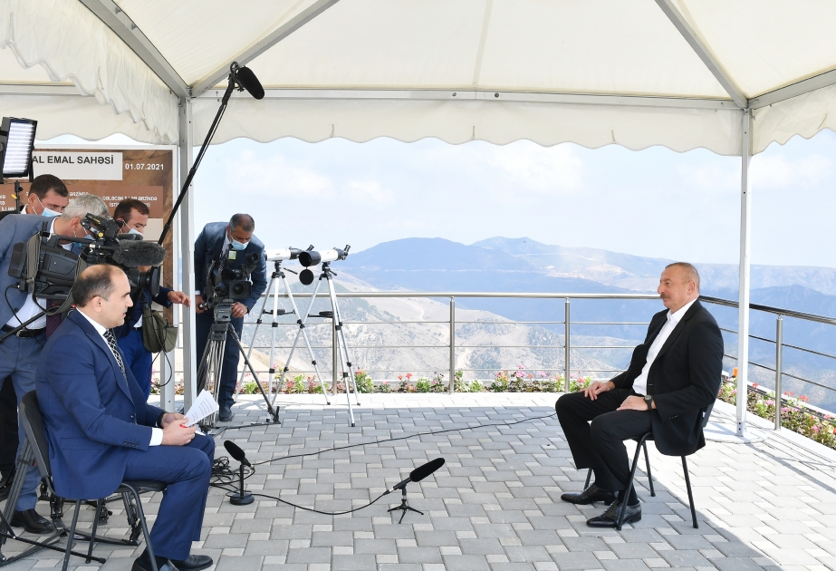 Präsident Ilham Aliyev besucht Goldmine in Daschkasan Region Staatschef gibt dem aserbaidschanischen Fernsehen ein Interview VIDEO