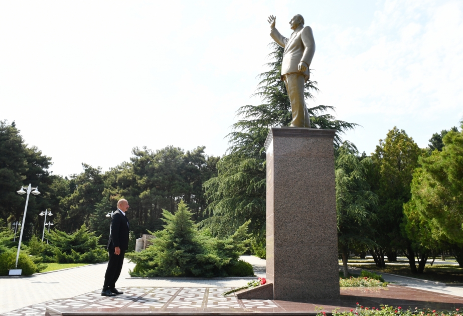 La visita del Presidente Ilham Aliyev a la ciudad de Naftalan