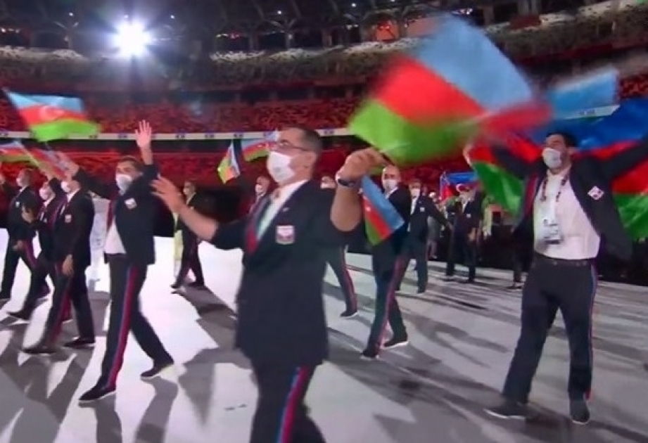 Die aserbaidschanischen Fahnenträger bei Olympia VIDEO