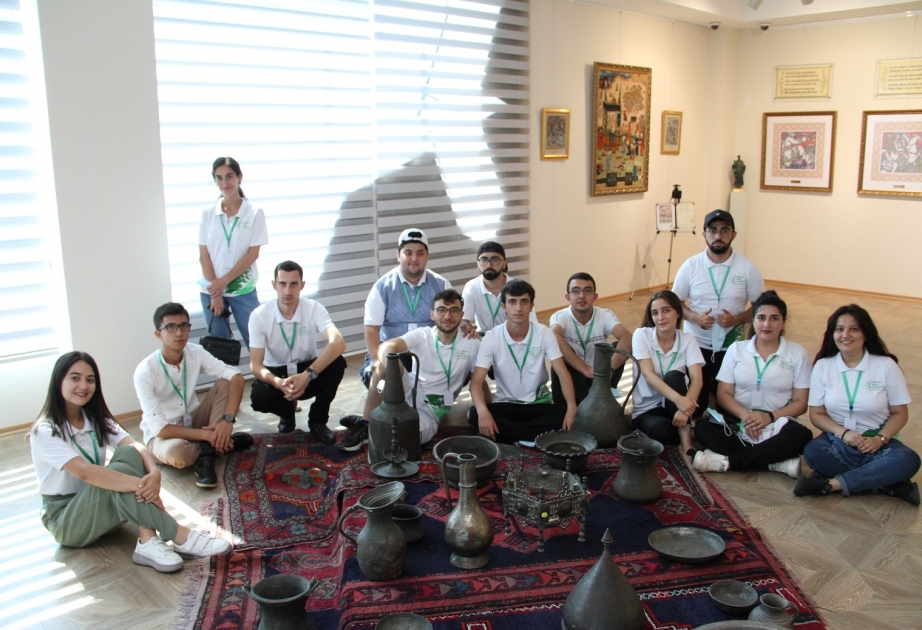 Yay məktəbinin iştirakçılarına Nizami Gəncəvi yaradıcılığı barədə məlumat verilib