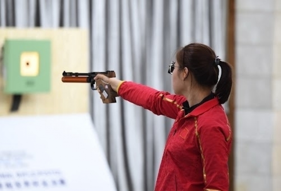 Tiradora china Yang Qian gana primera medalla de oro en Tokio 2020 en 10 metros rifle de aire femenino