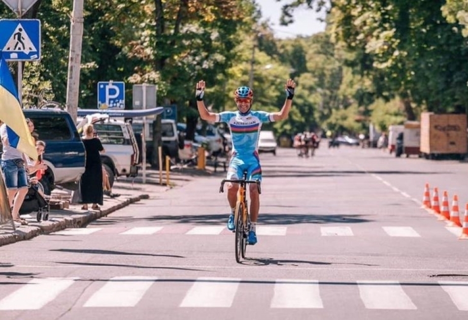Ciclista azerbaiyano compite en los Juegos Olímpicos de Tokio 2020