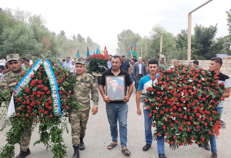 Azərbaycan Ordusunun Kəlbəcərdə şəhid olan giziri Beyləqanda son mənzilə yola salınıb VİDEO