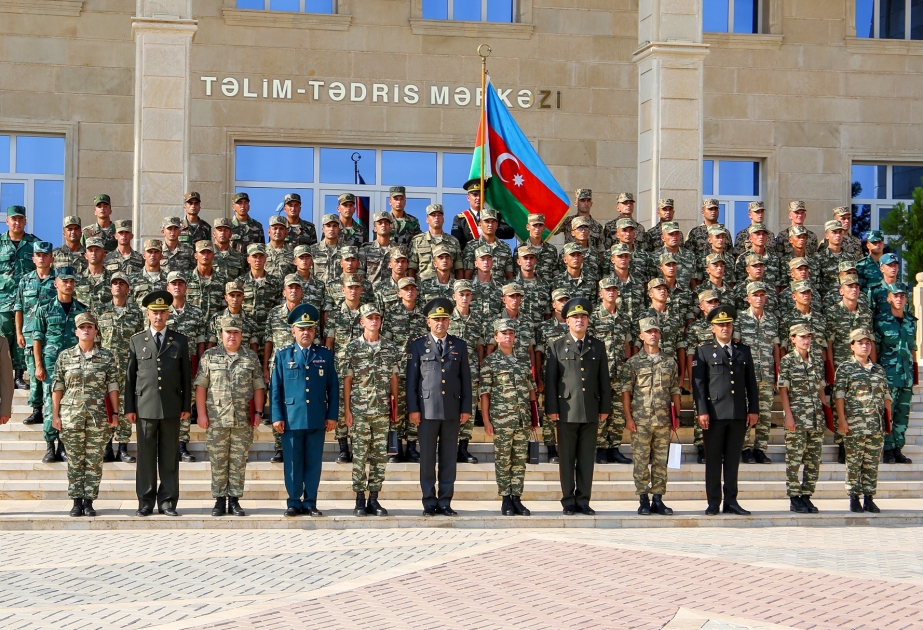 Naxçıvan Qarnizonu Qoşunlarında növbəti kursların başa çatması münasibətilə buraxılış mərasimi keçirilib
