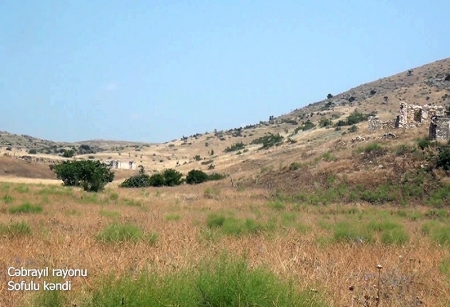 مقطع فيديو لقرية سوفولو بمحافظة جبرائيل المحررة من وطأة الاحتلال الأرميني (فيديو)
