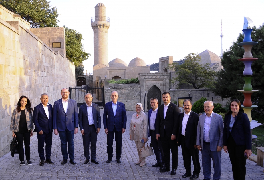 İçərişəhərlə tanışlıq türkiyəli qonaqlarda zəngin təəssürat yaradıb