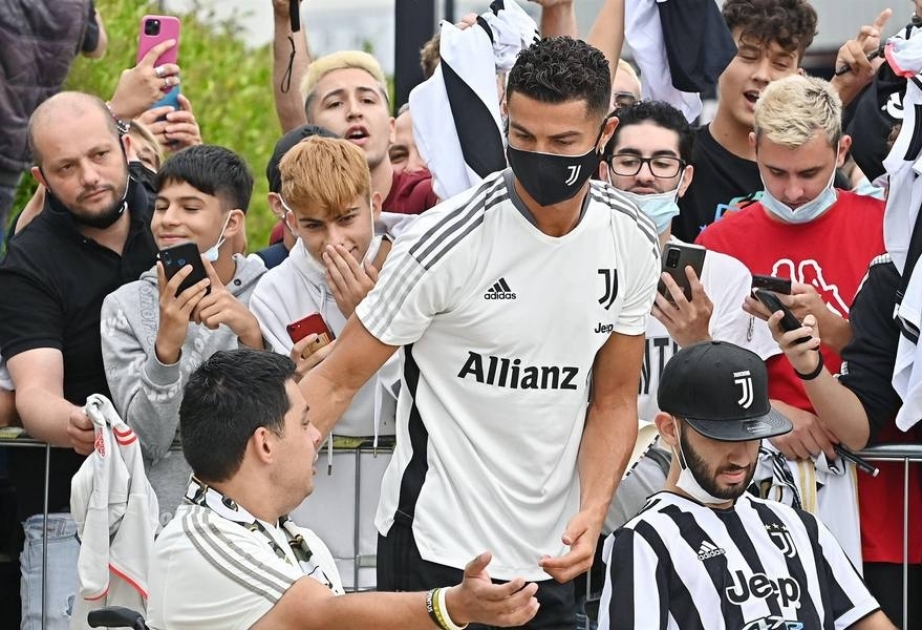 Cristiano, ovacionado en su regreso al centro deportivo del Juventus