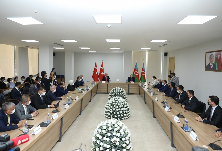 YAP Sədrinin müavini-Mərkəzi Aparatın rəhbəri Tahir Budaqov AK Parti sədrinin birinci müavini Numan Kurtulmuşun başçılıq etdiyi nümayəndə heyəti ilə görüşüb