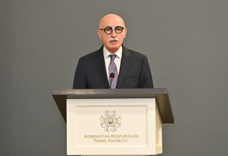 Təhsil Nazirliyində dünya səviyyəli yarışlarda yüksək nəticə göstərən idmançılarla görüş keçirilib