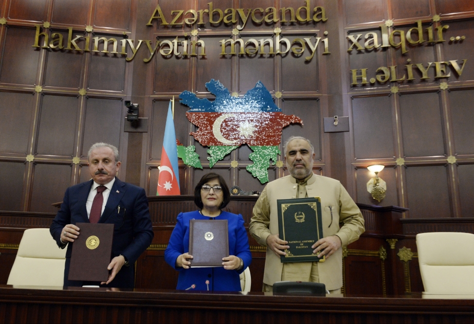 Los presidentes de los parlamentos de Azerbaiyán, Turquía y Pakistán firman una declaración