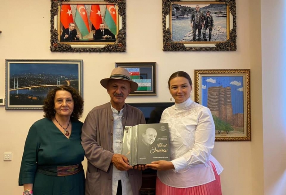 Qənirə Paşayeva məşhur fotojurnalist Reza Deqati ilə görüşüb
