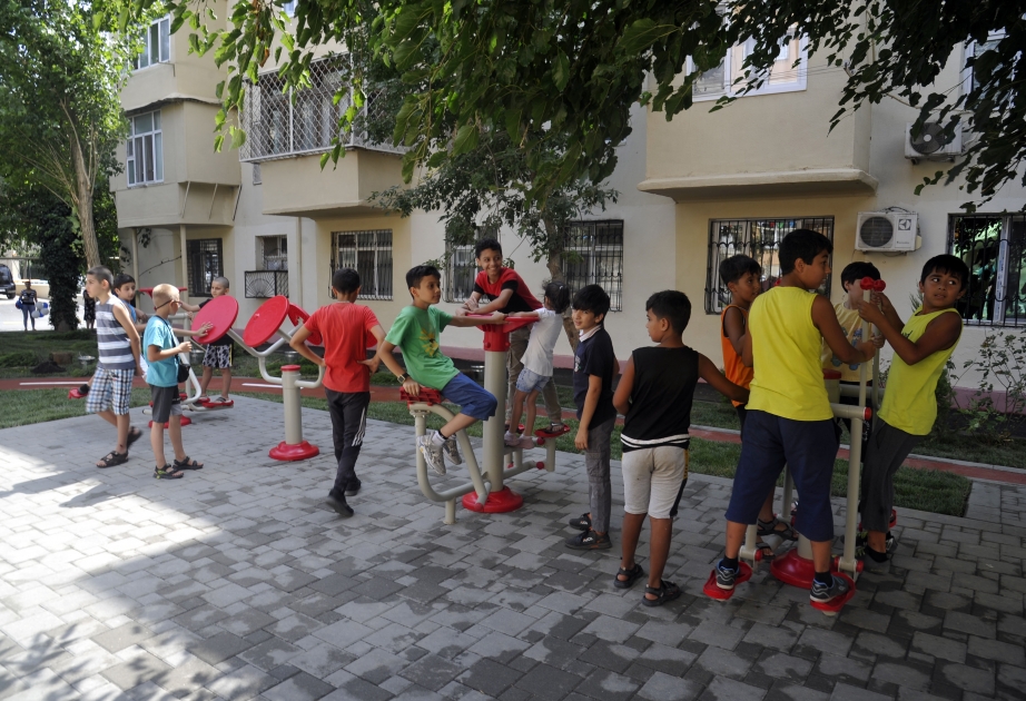 Paytaxtda abadlaşdırılan növbəti həyət sakinlərin istifadəsinə verilib