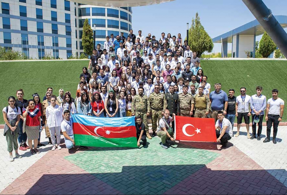 Zəfər Düşərgəsinin iştirakçıları qazilərimizlə görüşüblər