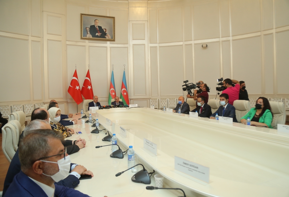 YAP və AK Parti Gəncədə birgə mətbuat konfransı keçirib