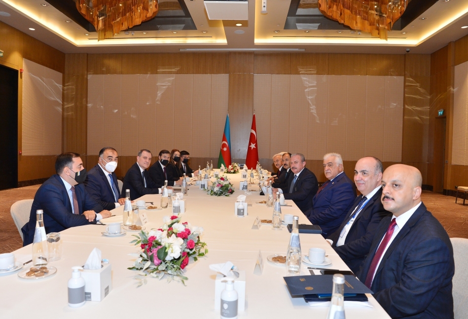 Canciler: “La declaración de Bakú contribuirá en gran medida al desarrollo de los vínculos entre Azerbaiyán y Turquía”