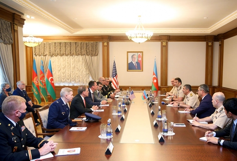 Azerbaijan`s defense minister meets with delegation of US State of Oklahoma