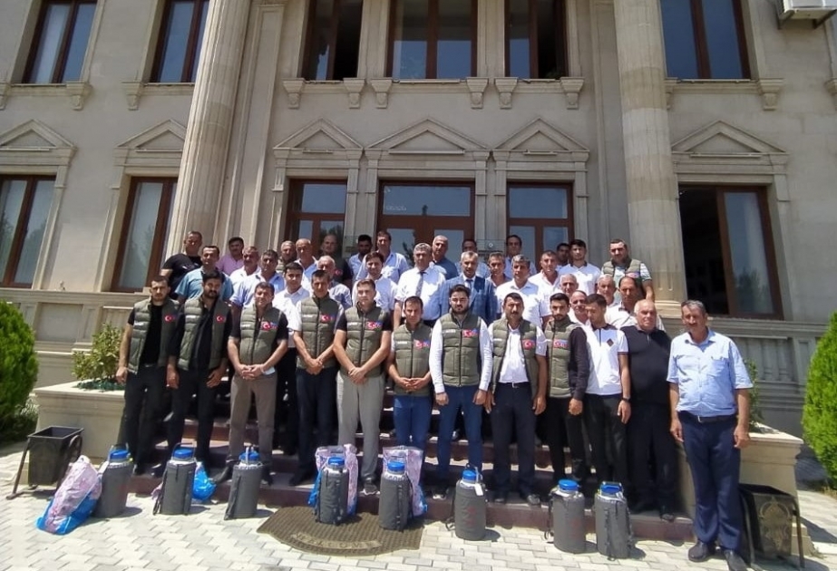 İşğaldan azad olunmuş rayonlarda fəaliyyət göstərəcək süni mayalanma mütəxəssislərinə avadanlıq təqdim edilib
