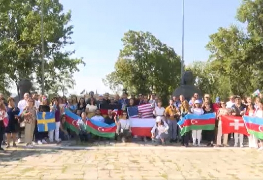 Los azerbaiyanos que residen en el extranjero visitan Shusha