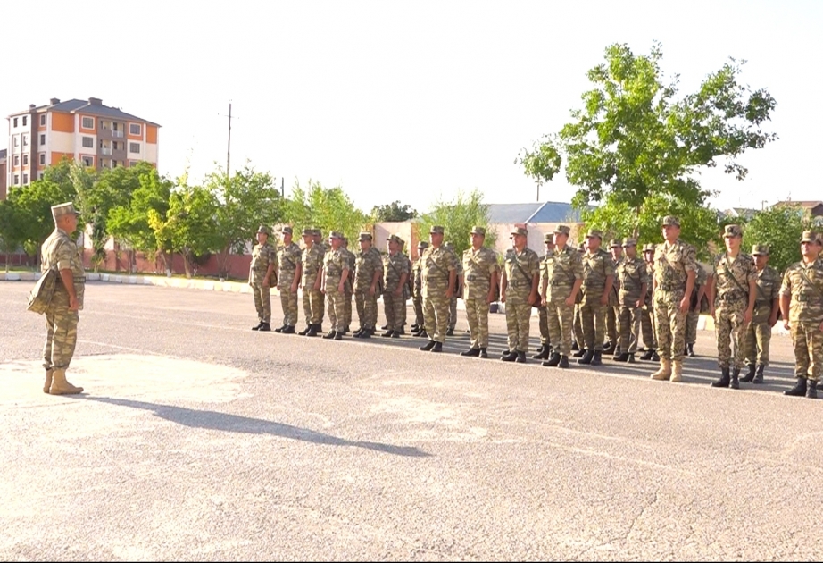 Taqım, bölük, batareya komandirləri və müavinləri ilə toplantılar keçirilib VİDEO