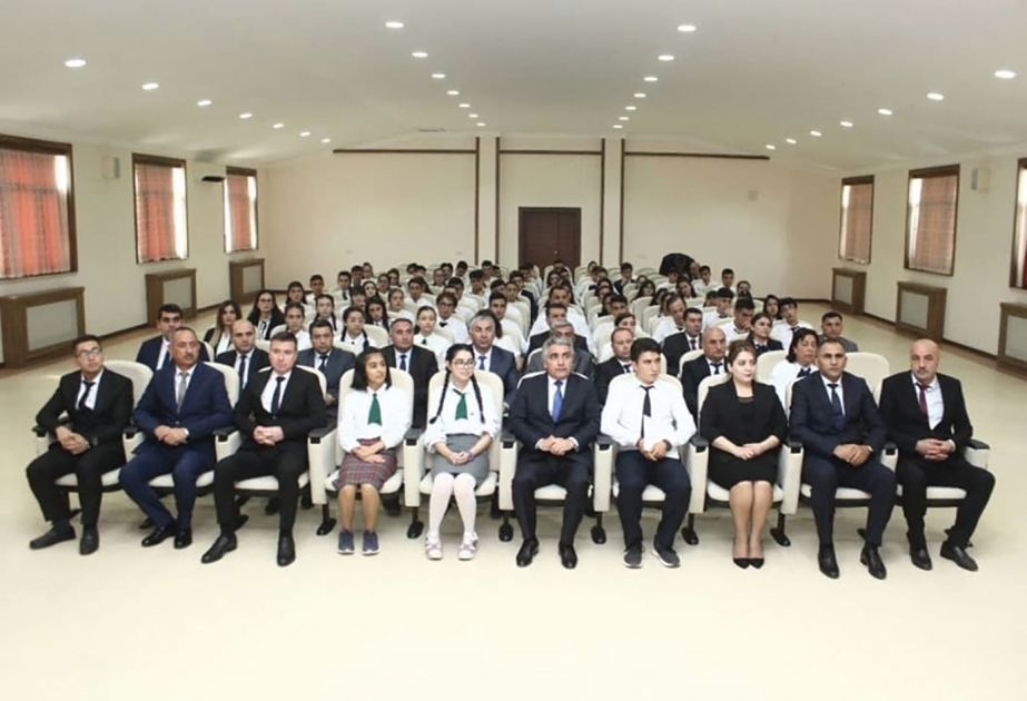 Məzunlara fərqlənmə attestatları, “Qızıl” və “Gümüş” nişanlar təqdim olunub