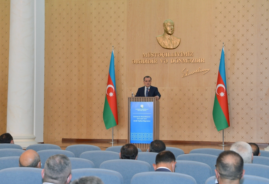 Ceyhun Bayramov Azərbaycanın diplomatik nümayəndəliklərinin rəhbərləri, o cümlədən yeni təyin olunmuş səfirləri ilə görüşüb