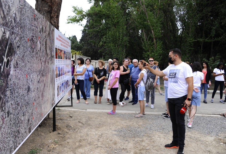 Periodistas extranjeros se familiarizan con los crímenes de guerra cometidos por los armenios en Ganja