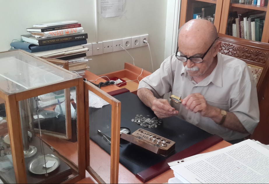 Görkəmli alim-numizmat Əli Rəcəblinin 94 yaşı tamam olur