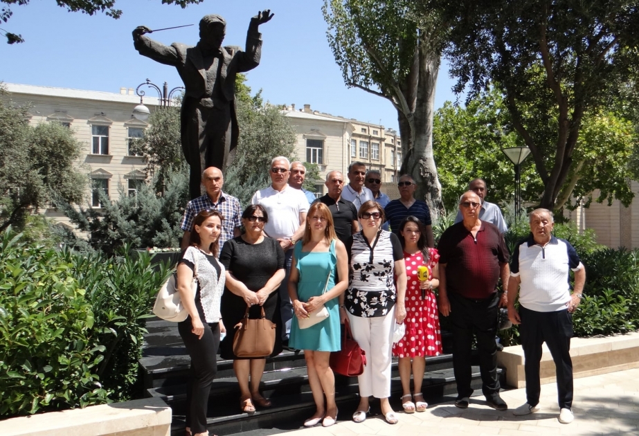 Man erinnert an Maestro Niyazi