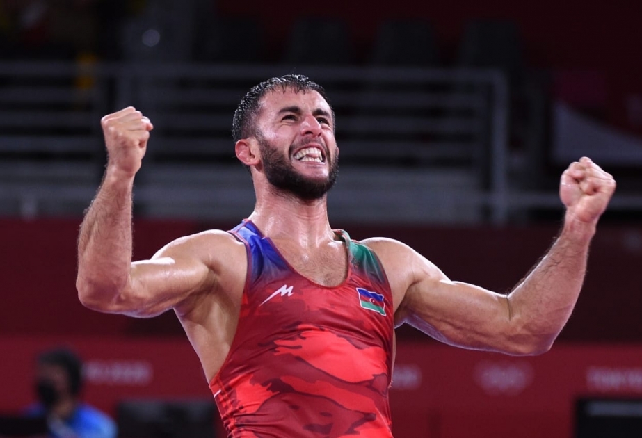 El luchador azerbaiyano Rafig Huseynov gana la medalla de bronce en los Juegos Olímpicos de Tokio