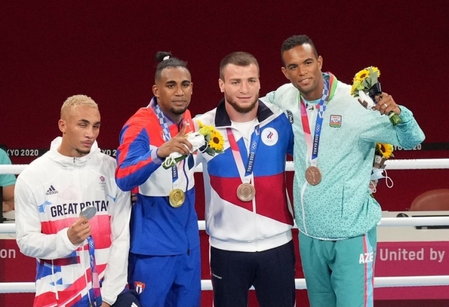 Cérémonie de remise des médailles: le boxeur Alfonso Dominguez décroche le bronze