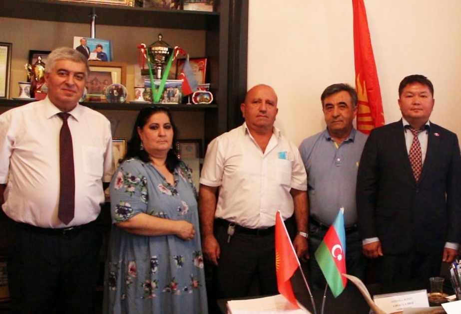 Qırğızıstanın Azərbaycana yeni təyin olunmuş səfiri Bişkekdə Azərbaycan diasporunun üzvləri ilə görüşüb