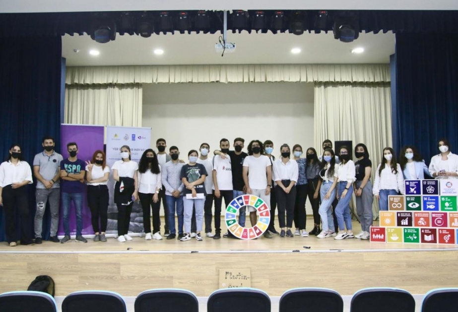 Plastiklərin qadağan olunması mövzusunda debat turniri keçirilib
