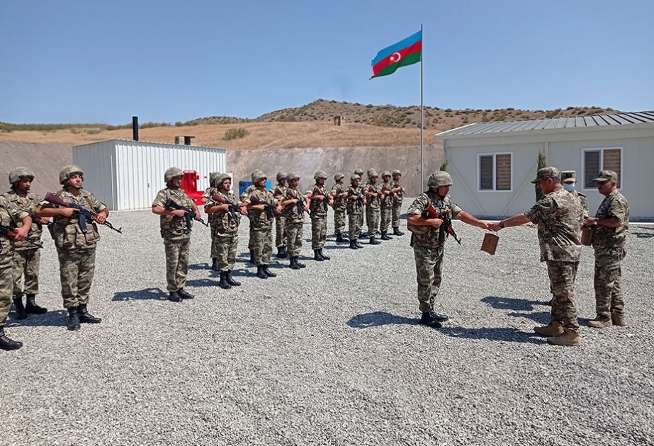 Müdafiə naziri azad olunmuş ərazilərdə bir neçə yeni hərbi hissədə olub